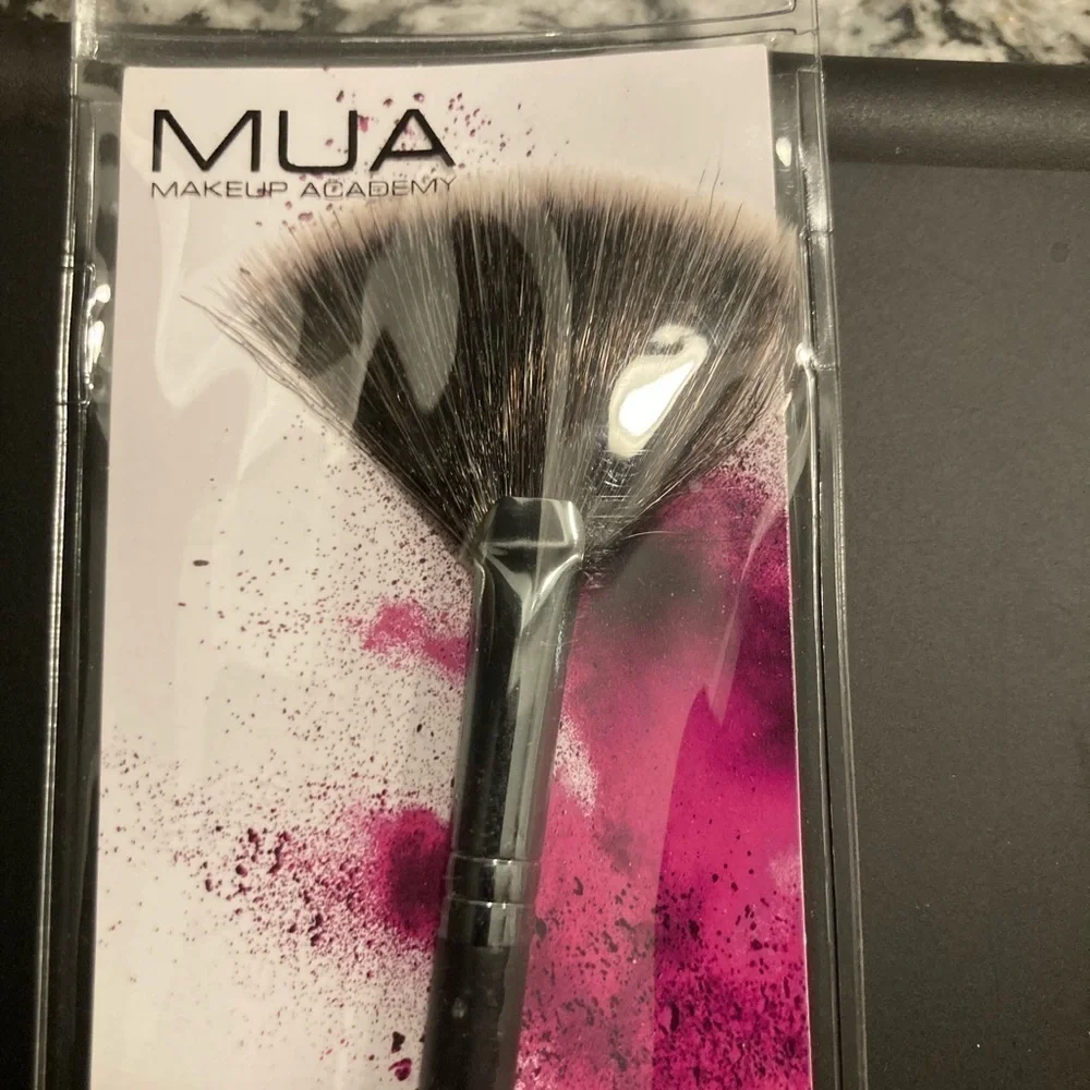 MUA makeup academy finishing fan makeup brush. New In package. 17 available